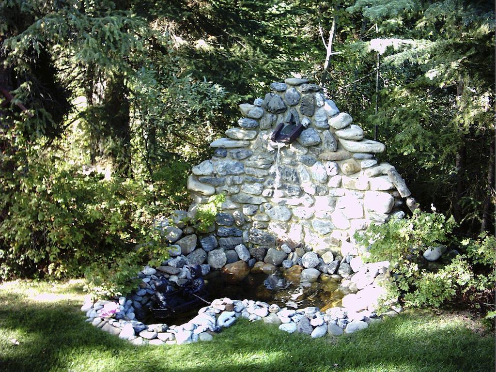 Redwood Meadows Bed And Breakfast Bragg Creek Exterior foto